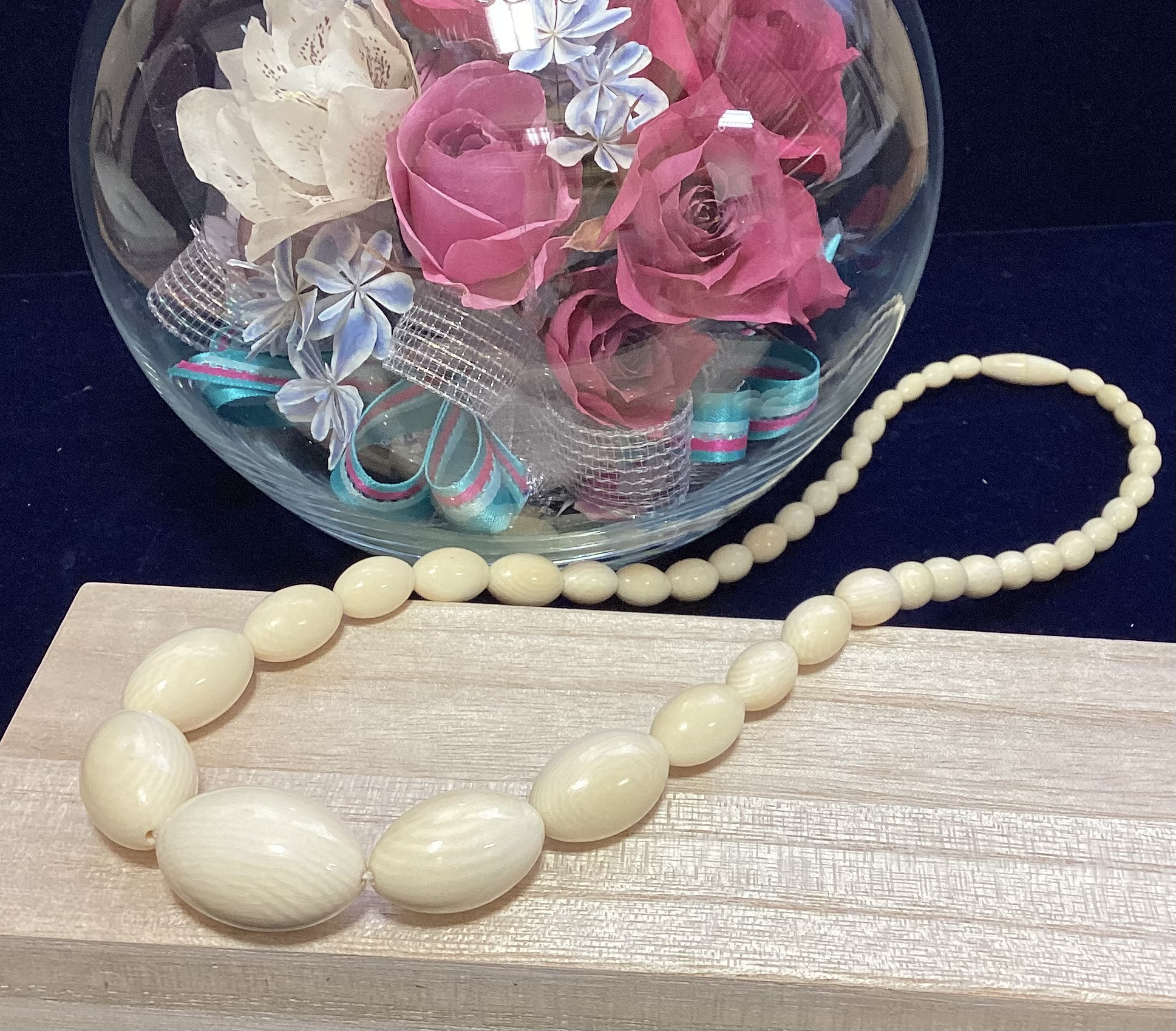 ☆本象牙　ラグビー玉グラデーションネックレス　K-9