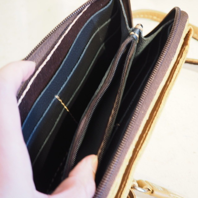 ウォレットショルダー スマホケース 本革 牛革 お財布　ポシェット　旅行　レザー　かわいい