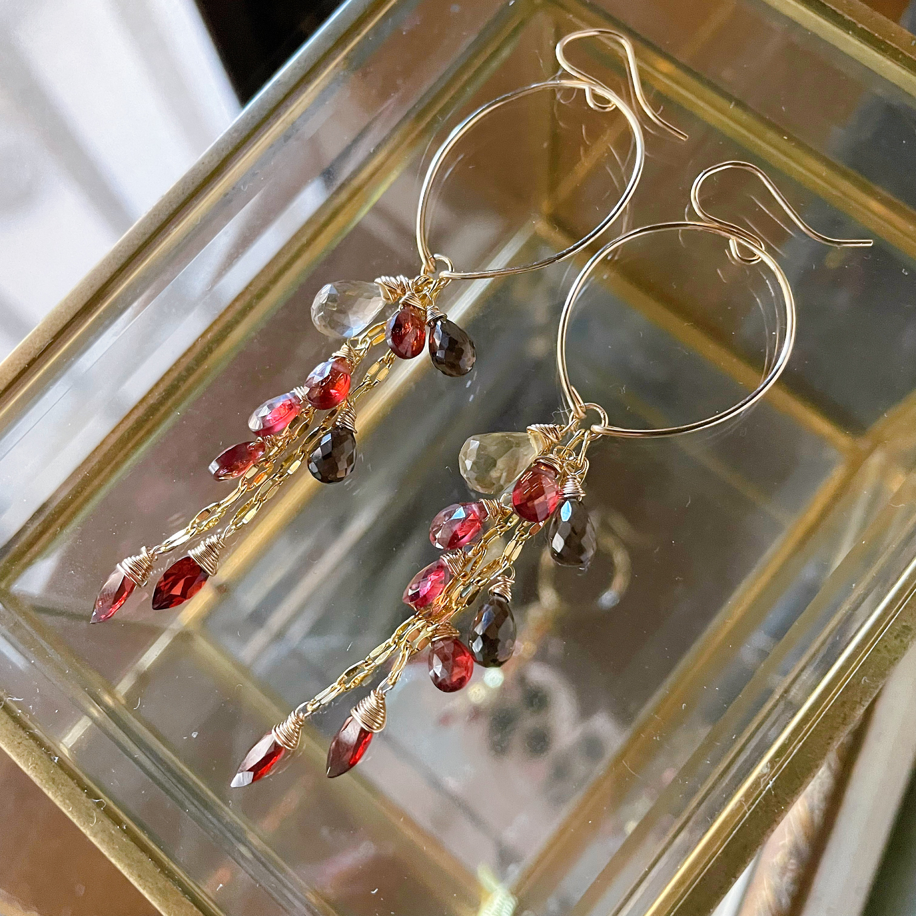 14kgf  宝石質ガーネットx宝石質スモーキークォーツなどのピアス