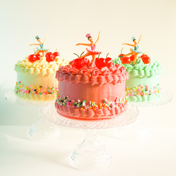 CAKE / ケーキの置物 1枚目の画像