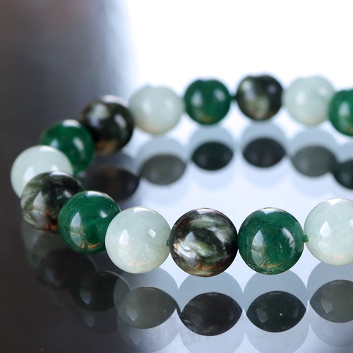 キラキラ雲母のグリーンアベンチュリンとセラフィナイトとビルマ翡翠