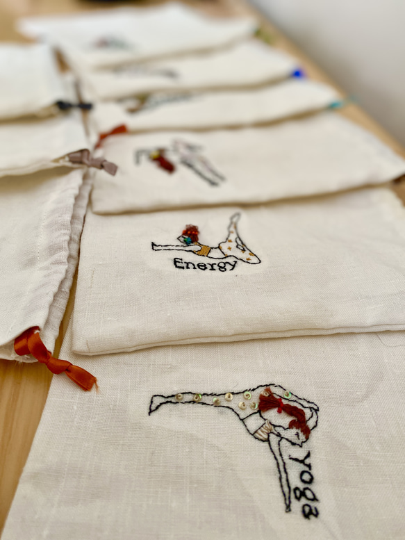 embroidery yoga pose pouch1 7枚目の画像