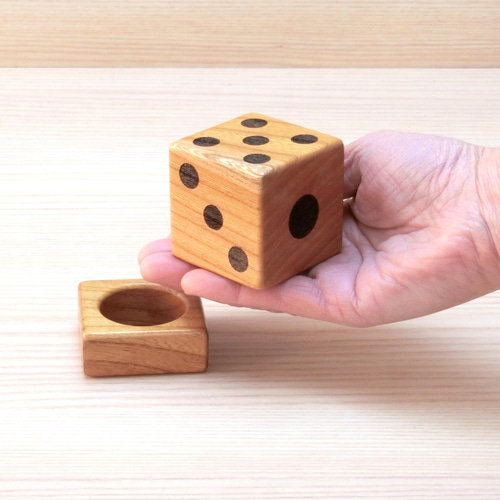 欅（ケヤキ）のサイコロ 5cm角 立体・オブジェ 内海木工所 通販