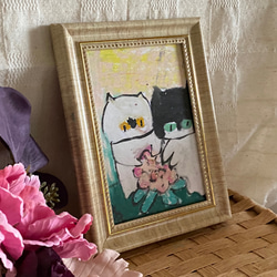 絵画。原画手描き【2匹の猫が美しい花を見つけた】 2枚目の画像