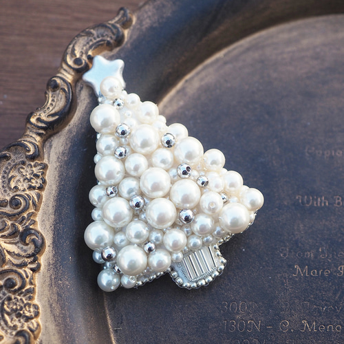 Christmas tree *.・pink【ビーズ刺繍ブローチ】 ブローチ snow garden