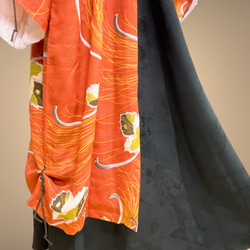 アンティーク 着物ガウン レトロ 着物リメイク 和装コート 和柄 ロング 和モード 男女兼用 N51105 4枚目の画像
