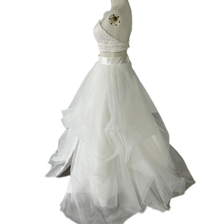 ウェディングドレス  フロントスリット   ショルダー型   ツーピース   ラッフルフリル  花嫁 3枚目の画像