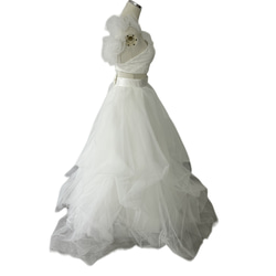 ウェディングドレス  フロントスリット   ショルダー型   ツーピース   ラッフルフリル  花嫁 2枚目の画像
