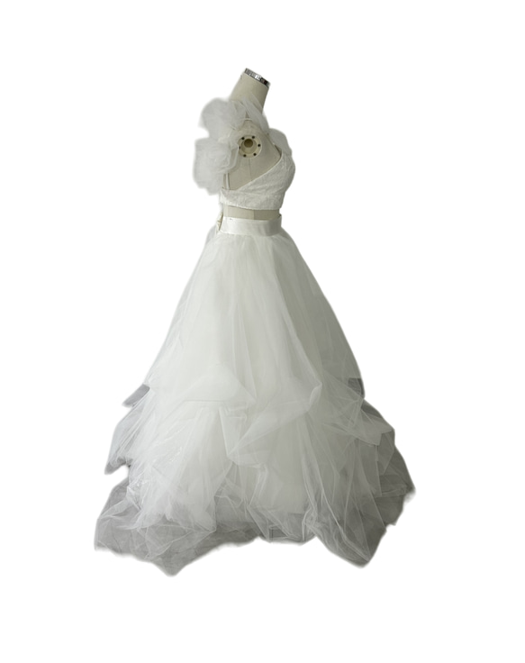 ウェディングドレス  フロントスリット   ショルダー型   ツーピース   ラッフルフリル  花嫁 2枚目の画像