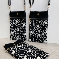 スマホショルダー/カメリア×ブラック/スマホポシェット スマホポーチ/ショルダー長さ調整可◎合皮/ギフト 親子双子コーデ 8枚目の画像