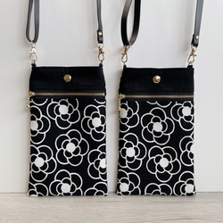 スマホショルダー/カメリア×ブラック/スマホポシェット スマホポーチ/ショルダー長さ調整可◎合皮/ギフト 親子双子コーデ 10枚目の画像