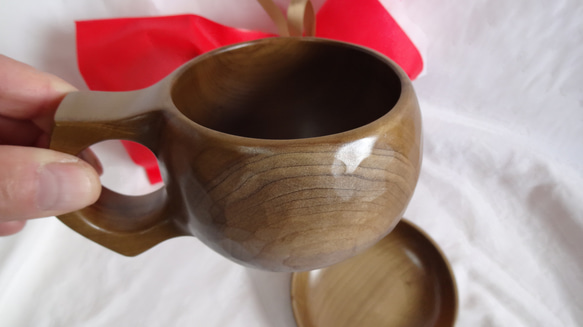 送給心愛之人的禮物，咖啡杯由一整塊玉蘭木雕刻而成，霧面飾面 第6張的照片
