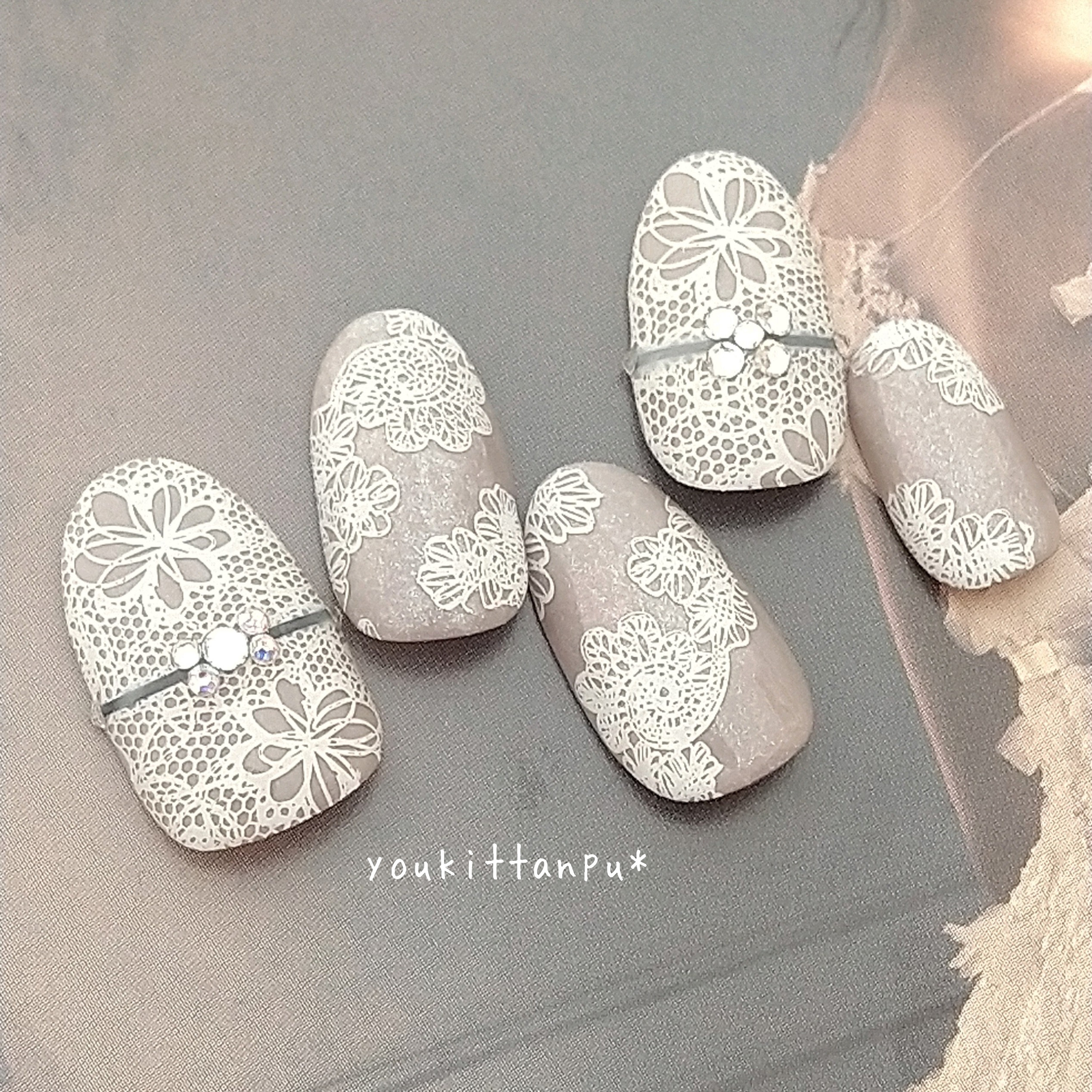 ネイルチップ モーヴグレーのクラシカルレースネイル＊ つけ爪 ウェディング 白無垢 成人式 振袖 シンプル ブライダル