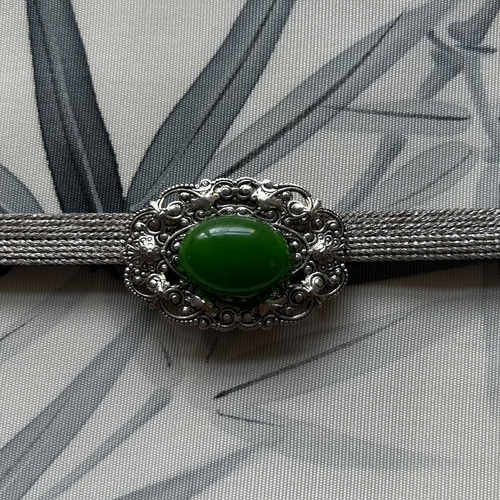 ビンテージ素材のアールヌーブォーな翡翠の帯留め「ルナー・ジェイド