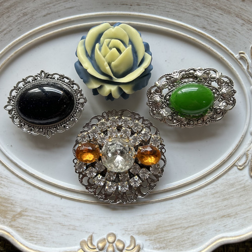 ビンテージ素材のアールヌーブォーな翡翠の帯留め「ルナー・ジェイド