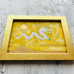 【収入アップ】風水画「白竜と黄金の富士山と太陽」・原画・油彩・額装・独立スタンド付き 7枚目の画像