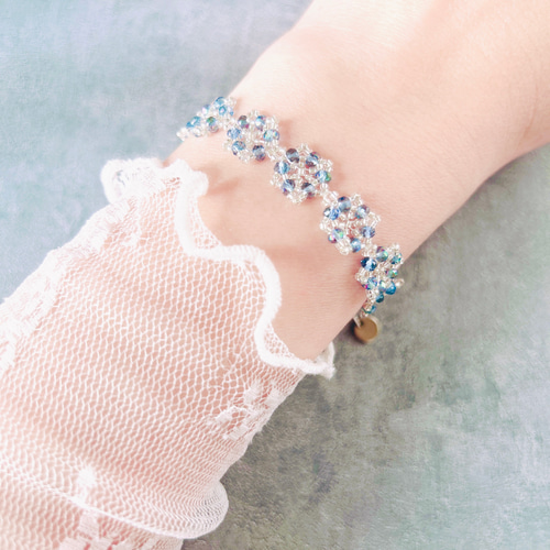 雪の結晶モチーフブレスレット 雪の結晶モチーフをつなげたジュエリーステッチブレスレット