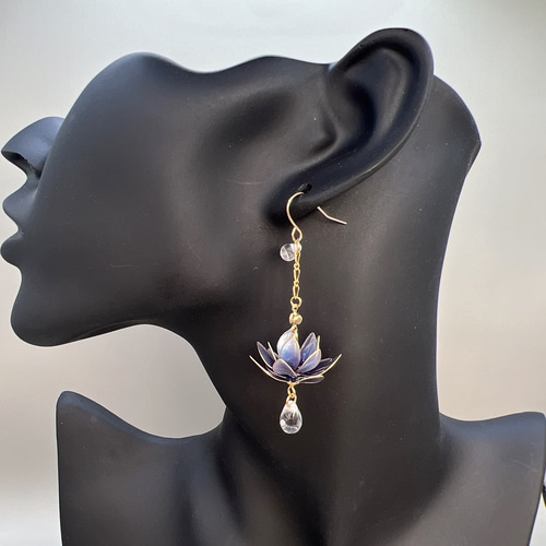 クリスタルイヤリング 花形状 アメリカ製 クリスタルイヤリング 花形状 アメリカ製 クリスタル フラワー