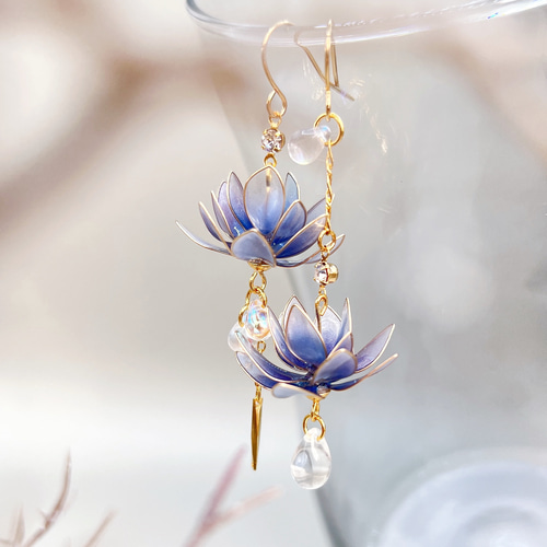 クリスタルイヤリング 花形状 アメリカ製 MK-7939】透明クリスタルガラス＆ブルーガラスの花イヤリング