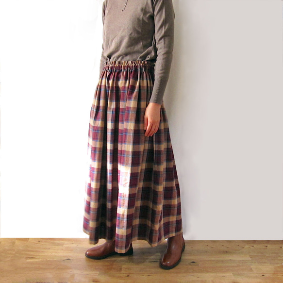 秋色チェックのコットンリネンビエラのロングスカート ブラウンキャメル 1枚目の画像