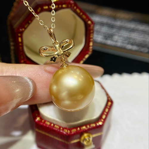 高級】南洋真珠 リボンモチーフペンダントトップk18 ペンダント