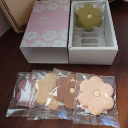 米粉クッキー　米粉お花クッキー５枚セット(彩）　米粉プレゼント　かわいい　お花　贈り物　チョコ 2枚目の画像