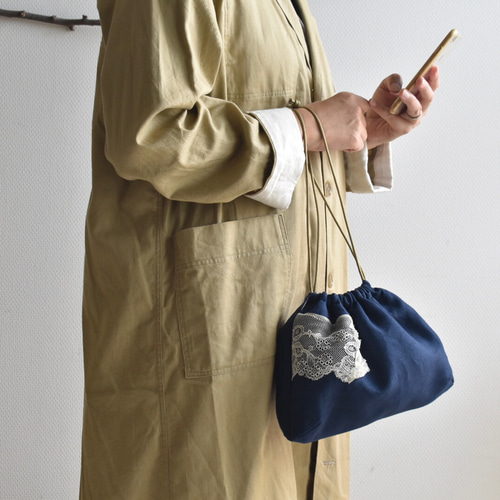 SALE!ヴィンテージレースを付けた紺リネンのふんわり巾着