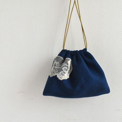 SALE!ヴィンテージレースを付けた紺リネンのふんわり巾着