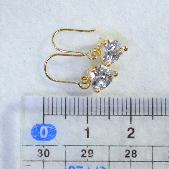 【清倉特賣】心形立方氧化鋯金鈦耳環（6mm） 第5張的照片