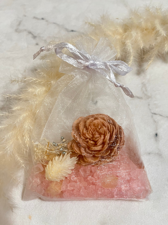 【ボタニカルインテリア　サシェ】ドライフラワー、天然石のアロマ香るソルトサシェ 2枚目の画像