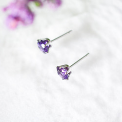 【大粒アメジスト(ダークカラー)のシンプル一粒スタッドピアス】紫/6mm/天然石/サージカルステンレス/つけっぱなしok 3枚目の画像