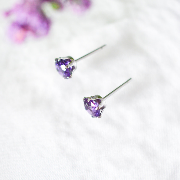【大粒アメジスト(ダークカラー)のシンプル一粒スタッドピアス】紫/6mm/天然石/サージカルステンレス/つけっぱなしok 3枚目の画像
