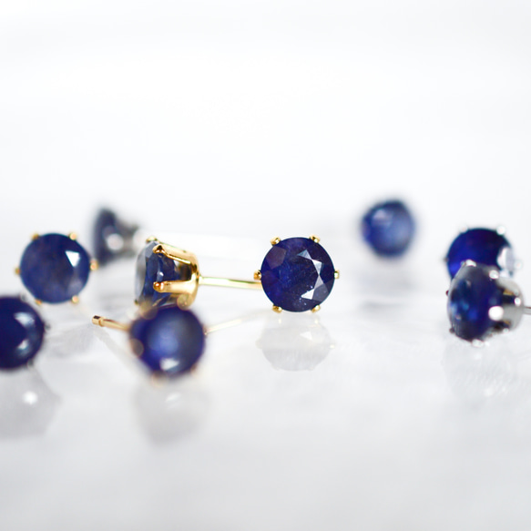 【大粒サファイアのシンプルな一粒スタッドピアス】6mm / 深青色 / 天然石 / つけっぱなし / 9月誕生石 11枚目の画像