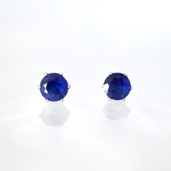 大粒サファイアのシンプルな一粒スタッドピアス】6mm / 深青色