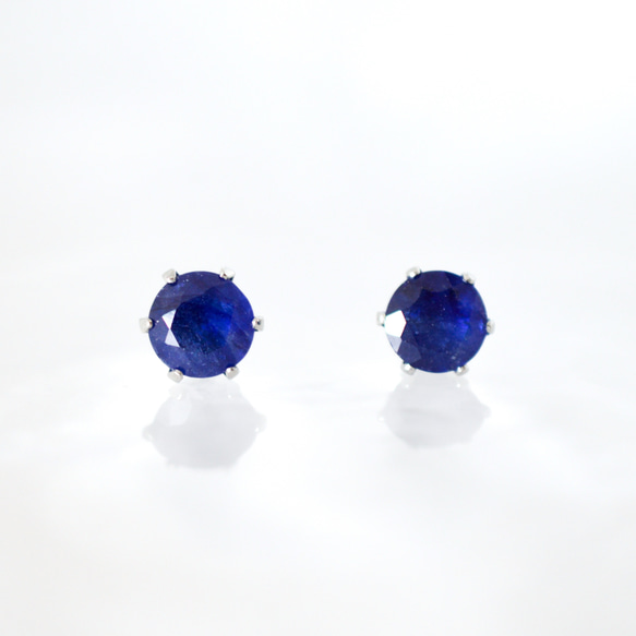 【大粒サファイアのシンプルな一粒スタッドピアス】6mm / 深青色 / 天然石 / つけっぱなし / 9月誕生石 1枚目の画像