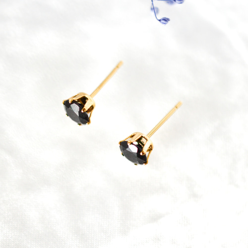 大粒ブラックスピネルのシンプルな一粒スタッドピアス】黒/6mm/天然石