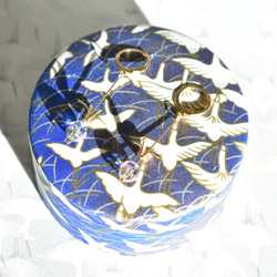 24KGP〜ORIGAMI〜鶴とヴィンテージアイリスガラスのピアス 3枚目の画像