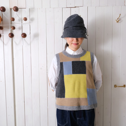 reversible wool knit patchwork vest 第1張的照片