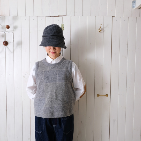 reversible wool knit patchwork vest 第3張的照片