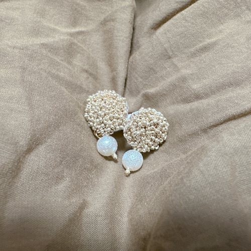 ビーズ刺繍イヤリング ゴールド×コットンパール イヤリング