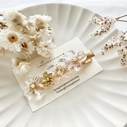透明とシャンパンゴールドのお花ヘアクリップ/バレッタ 2枚目の画像