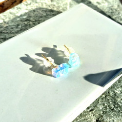 オパール【opal】ブルー ピアス（一点物） 1枚目の画像