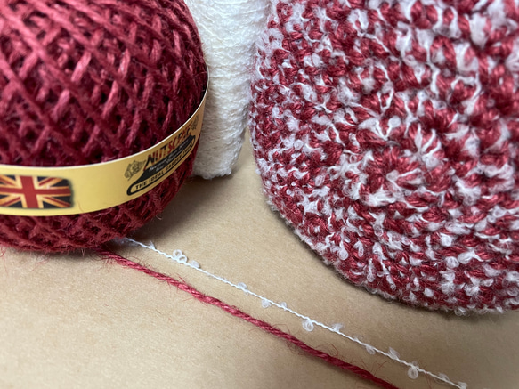 引き揃え糸のコロンと可愛いミニバッグ（赤色） 3枚目の画像