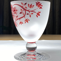 赤い小花の脚付きグラス A　無色×赤（1個） 3枚目の画像