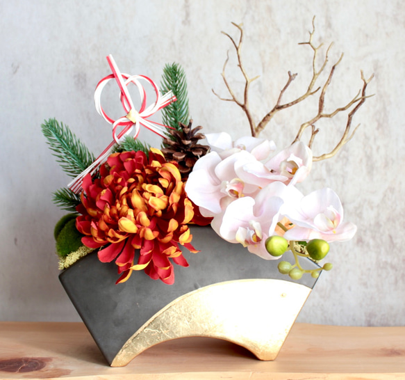 アンティークレッド×ゴールド花器の豪華アレンジメント／秋