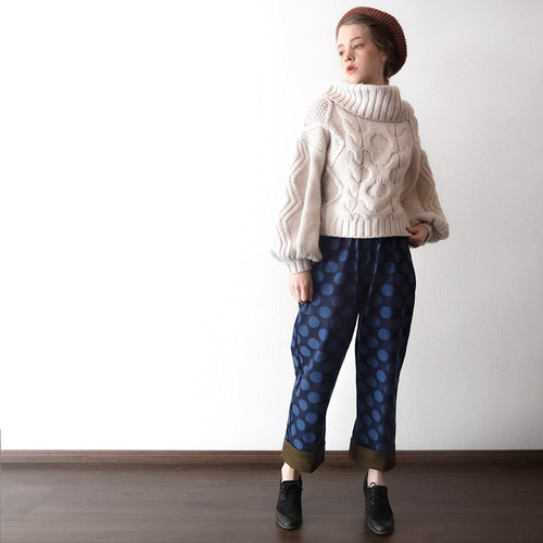 ロールアップ専用パンツ！カラータイツで冬のオシャレに彩りを