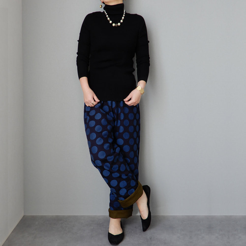 ロールアップ専用パンツ！カラータイツで冬のオシャレに彩りを