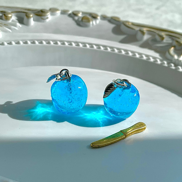 小さな冬の青リンゴの耳飾り 選べるイヤリング／ピアス／チャーム 3枚目の画像