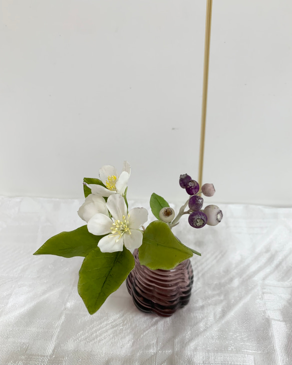 クレイの花(粘土).りんごの花とブルーベリー 2枚目の画像