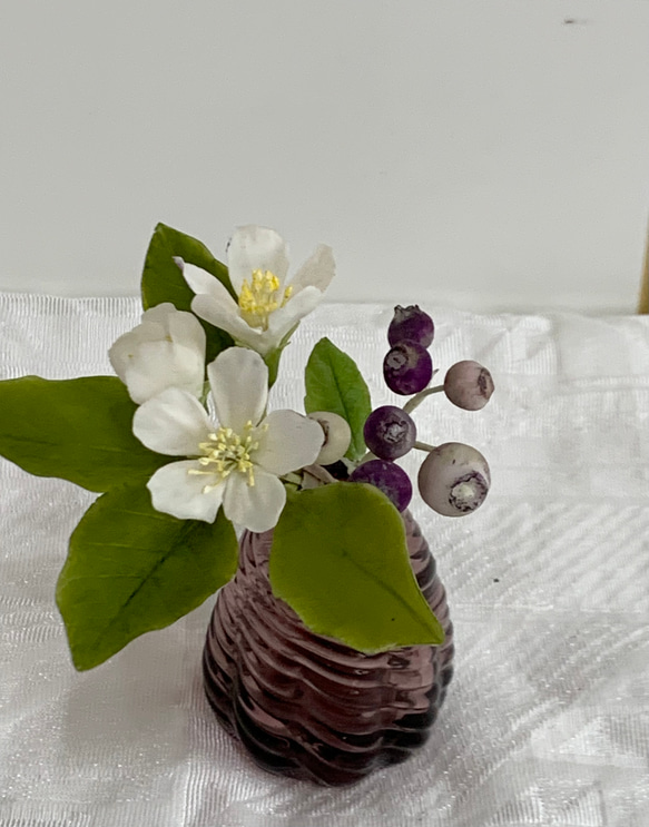クレイの花(粘土).りんごの花とブルーベリー 1枚目の画像